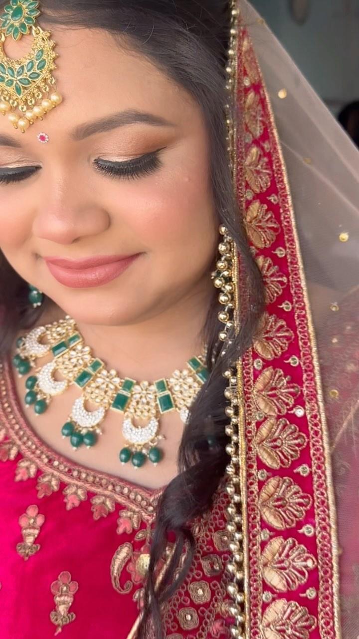 Radiating bridal glow ✨ 😇
MUA - makeupbynehamakhija 

Client - lijachoudhury2604