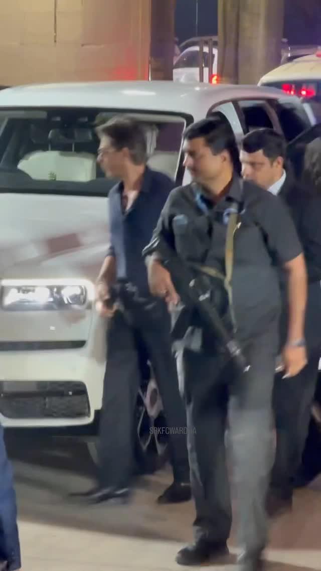 Shah Rukh Khan with family at Dhiru Mukesh Bhai Ambani Internation School Annual Day Function

#King #ShahRukhKhan #KingKhan #SRK #Pathaan

This video belongs to its respective owner
I do not claim any copyright
It is used solely for entertainment/ educational purposes