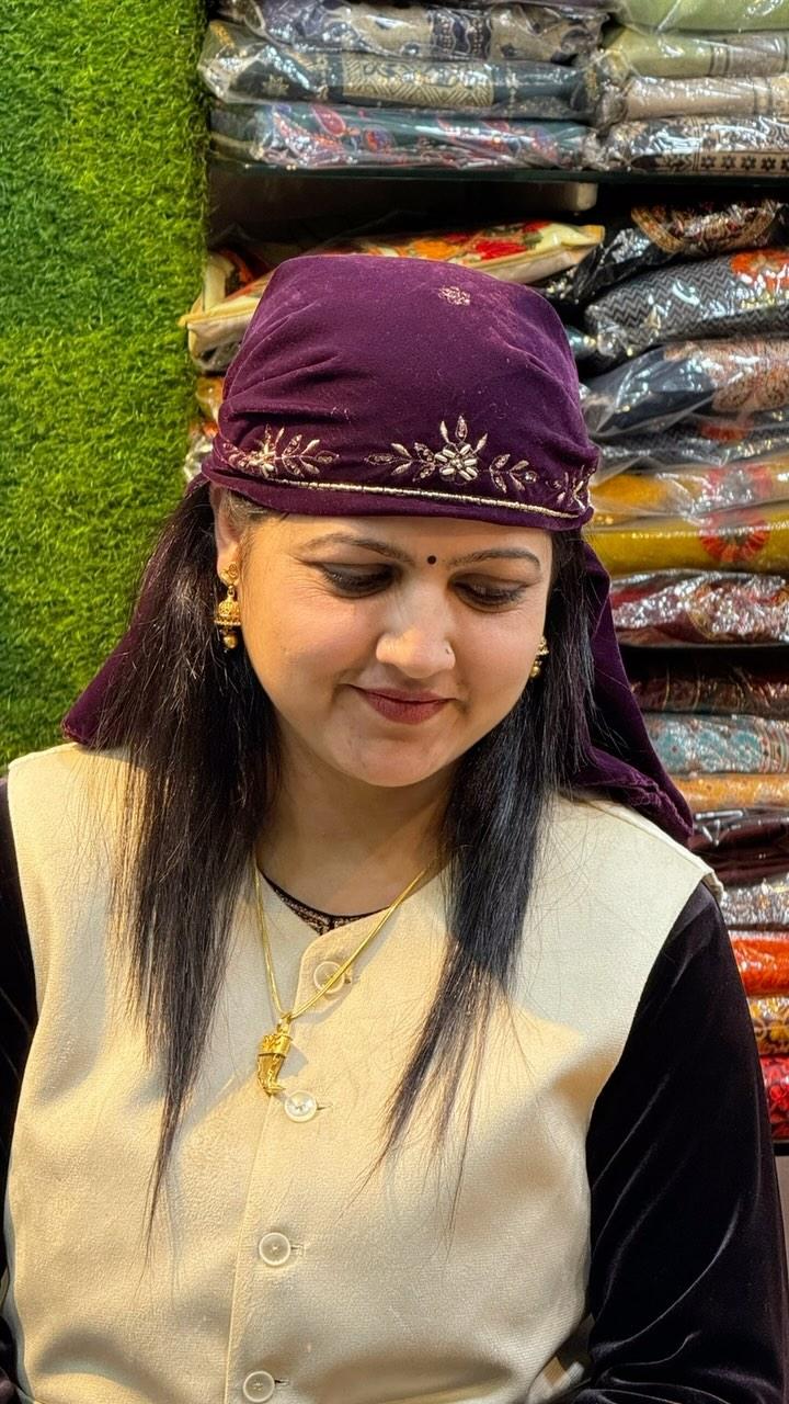 DHATHU, Head scarf 💕💕
Booking through website: https://www.riddhicollections.net/product-page/himachali-attire-dhatu-headscarves-velvet

#riddhicollections #solan #pahari #traditional #dhathu #velvetdhathu #embroidereddhathu #partywearscarf #himachaliattire #promoting cultural dress