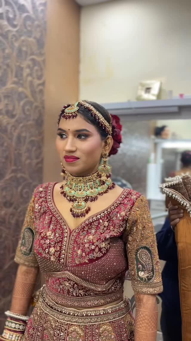 My beautiful bride poonam_keshri30 for her wedding✨
She wanted glittery eyes with bold red lips on demand ❤️ 
MUA:-wama_makeover