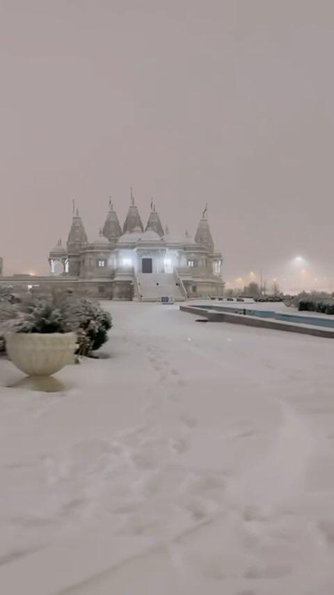 Snowfall ❄️ 🍁 
BAPS Shri Swaminarayan Mandir,
Toronto, CANADA 🇨🇦

baps.hisholiness 
More interesting videos on YouTube link in bio