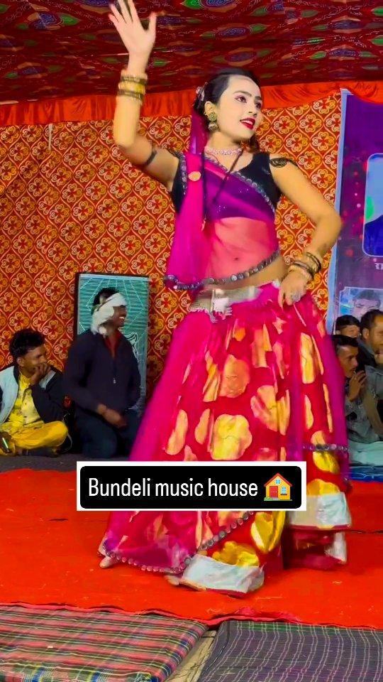 बुंदेली राई नृत्य 🥰💝🌺 खड़ी राई
Follow👉🏻bundelimusichouse

Like❤️👍🏻

Comment 📝💬

Shere🎁🚚