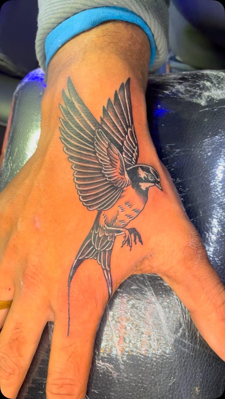 Bird 🐦 Tattoo ☎️:- 9262221401

Art by:- mktattootemple