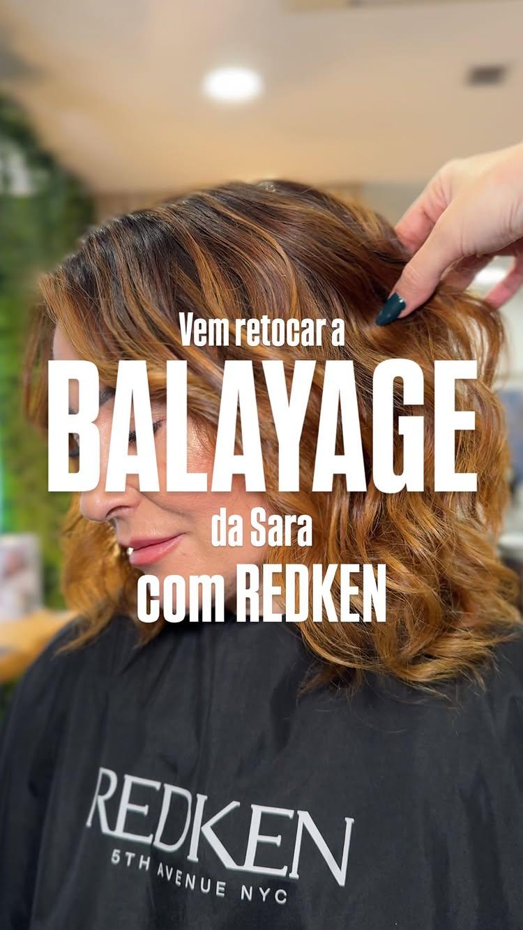 Vem retocar a Balayage da Sara com redken_pt 

A Sara já precisava de uma luz no ruivo dela, e não podíamos escolher melhor parceiro do que Shades EQ para a matização da cor ✨

Fórmula: 8WG/ 7G/ 9G/ Pastel Peach 

💬 Comenta “ORÇAMENTO” e vamos enviar-te uma mensagem privada!!!