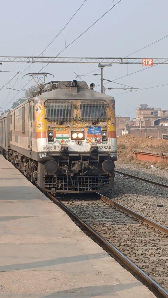 𝘔𝘢𝘥𝘩𝘶𝘣𝘢𝘯𝘪 𝘗𝘢𝘪𝘯𝘵𝘦𝘥 𝘚𝘱𝘫'𝘴 𝘗7😍
IN FRAME #37530 SPJ MADHUBANI PAINTING LIVERY WAP7 LEAD LOKMANAYA TILAK ~ GODDA WEEKLY EXPRESS ARRIVING AT SCHEDULED HALT DUMRAON RAILWAY STATION HEADING PATNA JUNCTION
Do Follow For More Video & Photo♥️🌝