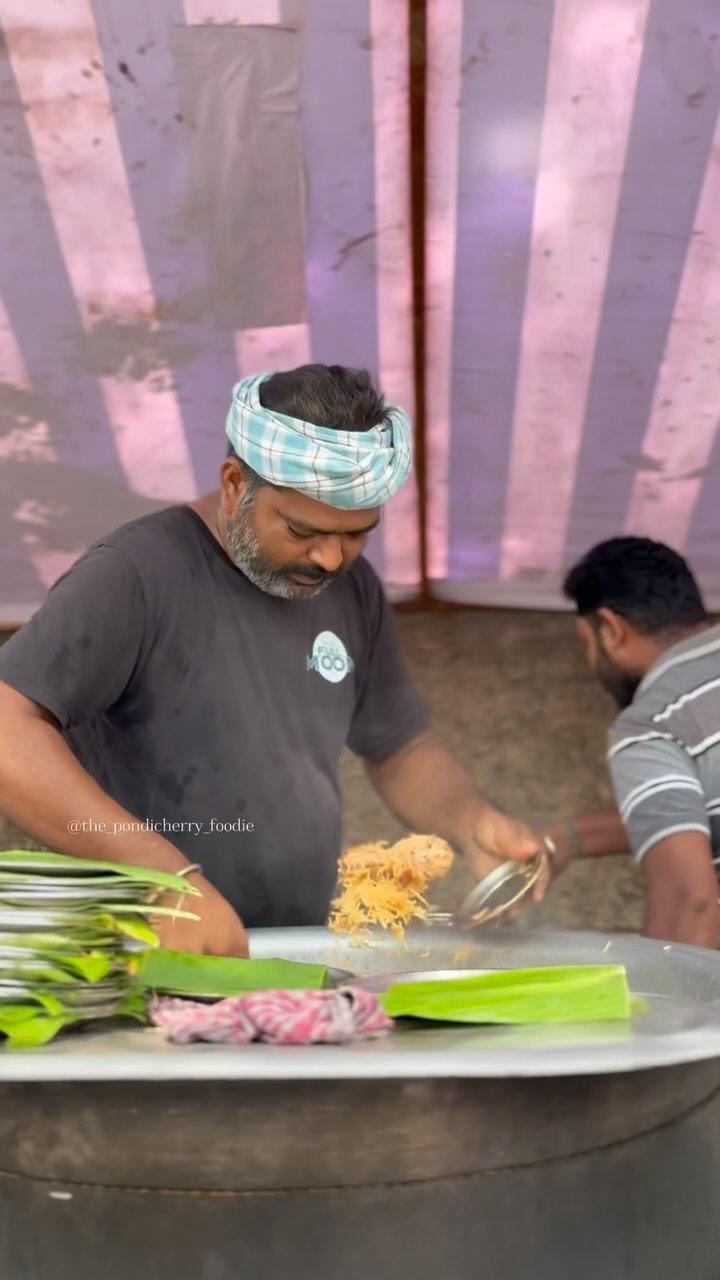 One of the decent briyani spots in namma Pondicherry
Recently got to try this chicken & beef briyani from Sakthi briyani kadai located in SV Patel salai, opposite to SS mandapam, Pondicherry
It was a mildly flavourful briyani which had succulent chicken & beef pieces and it costs Rs.100/- felt Kooda oru egg kuduthruklamnu
The chicken 65 was pretty usual and nothing to hype about!