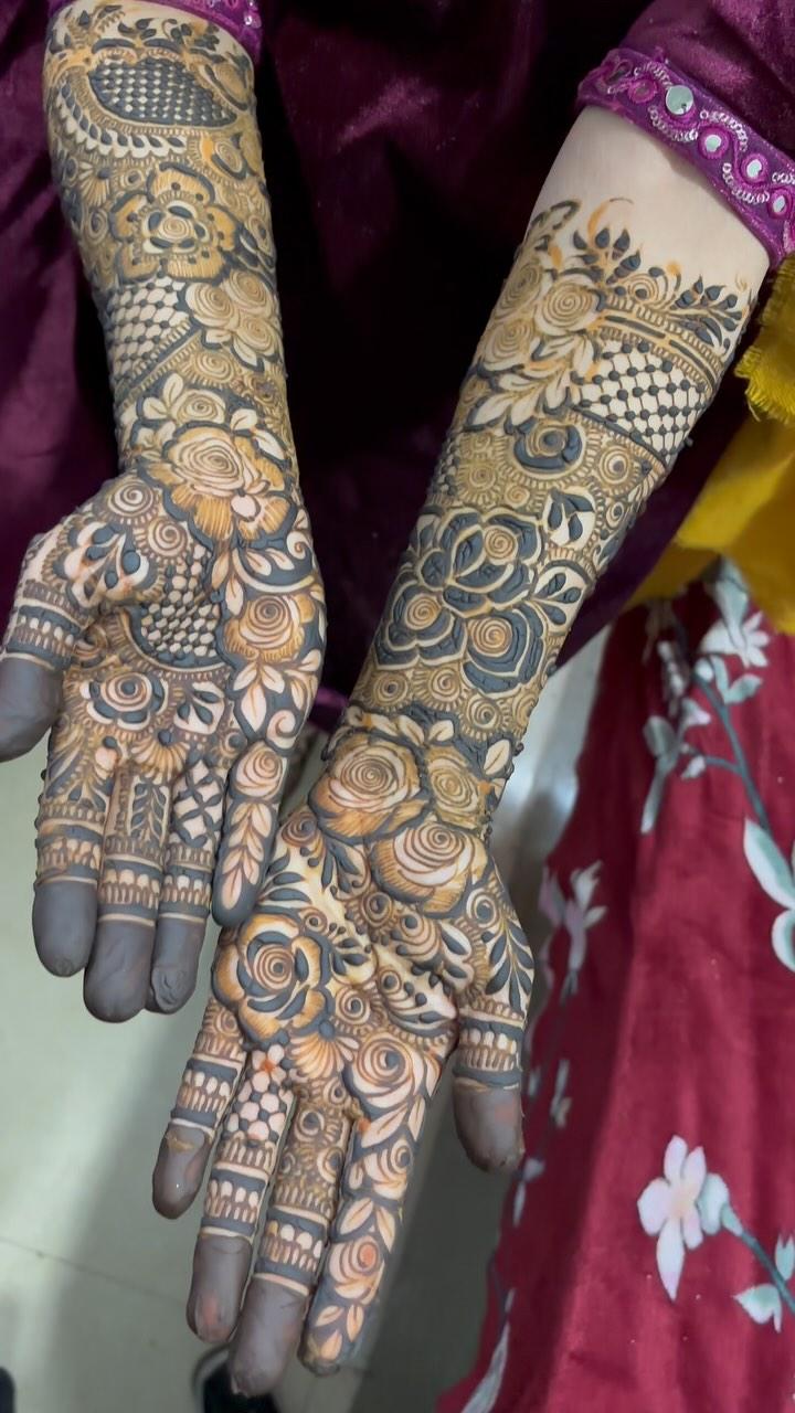 Shinam ki mehendi🤌🏻❤️

Design by beauty_by_honeyyy 

#mehendi #mehendidesign #mehendiartistsaharanpur #newmehendidesign #trending #reelsinstagram #viralreels #saharanpur #trendingmehendidesigns #honeymehendiartist #saharanpurmehendiartist #beautybyhoneyyy #beautybyhoney #bridalmehendiartist #