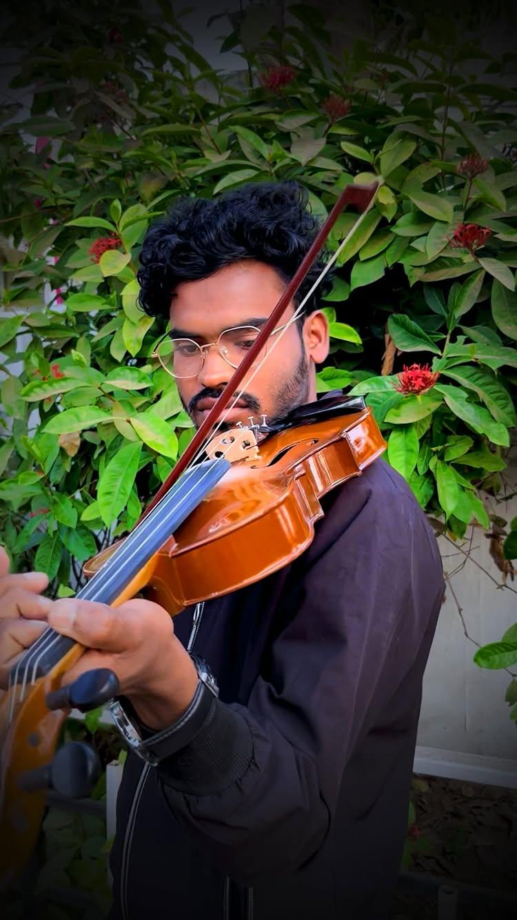 Mor jaan bar ♥️

Violin cover song 🎻 

Violin- dhiwargirjashankar_22 
Camera- ravi.s.0802