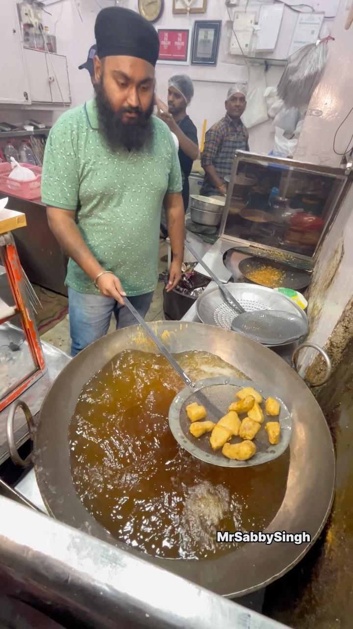 Sardar Ji Serving the Best Fish & Chicken in Delhi only at Original Paramjeet Machhi Wala

📍WZ-1, Opp Metro Station pillar No-321, Basai Darapur Rd, Moti Nagar, Delhi-110015