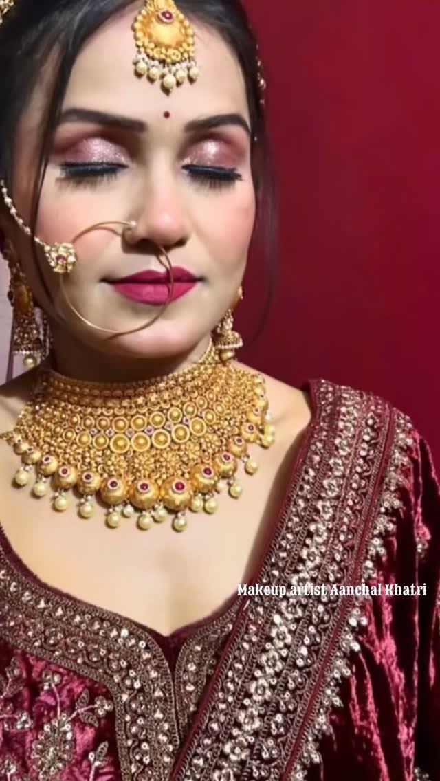 Beautiful bride 👰‍♀️ aanchal_khatri_makeup_artist 
Mua - aanchal_khatri_makeup_artist 
Client- riya singh 
Location - #ranchi 
Book your date 7079090394