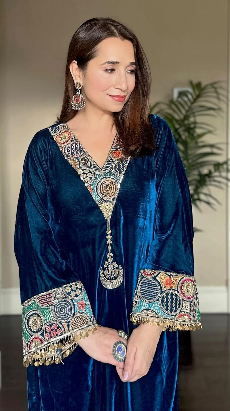 A beautiful peacock blue velvet kurta and pants with sequins and multi coloured resham work!

#kripabyjasmeetsalvaya #newdelhi #surrey #velvetoutfit #surreybc #canada #indianfashion #winterfestive #desifashion  #indiansincanada #instafashion #velvetsuit #newdelhi #explorepage #explore 

[ fashion , New Delhi ,surrey, Vancouver,Canada ]