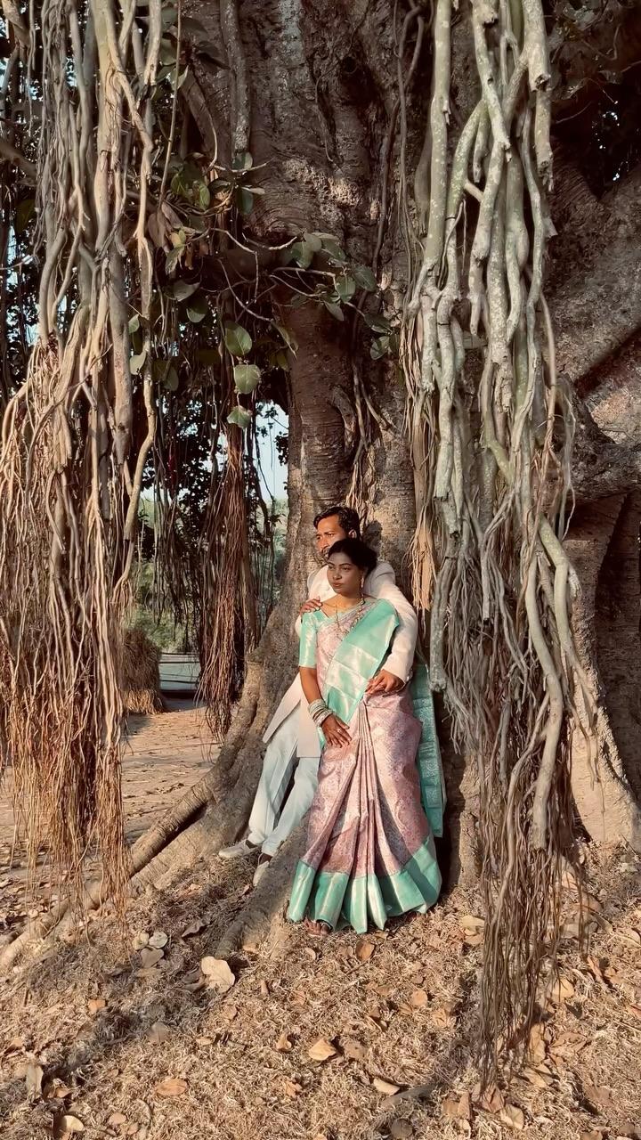 Barhait📍– JHARKHAND 🌿

nickynirutasoren & Sumit’s love amidst tribal charm

(Behind the Scenes) 📷
filmed by: thefilmmakercrew 

For bookings/enquiries
9135804276