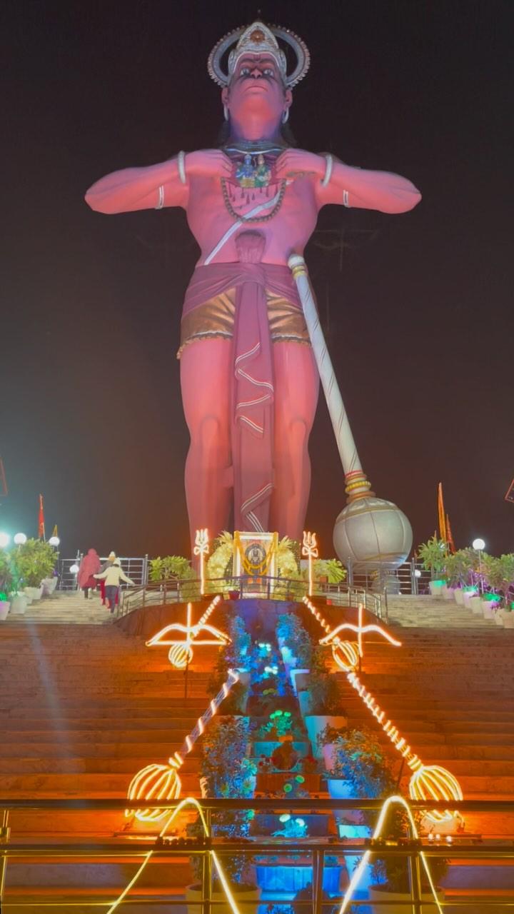 HANUMAT DHAM -This Hanuman Mandir is like a landmark of Shahjahanpur where third highest Lord Hanuman idol which is of 104 ft
is installed
It is situated at the Visrat Ghat, 4 to 5 km away from Shahjahanpur near Kannot River
In the statue, Lord Hanuman is holding a grand mace and is having Ram-Sita’s picture inside his heart
Happy new year to all ❤️

[Uttarpradesh Tourism Travel Unexplored Content creation ]