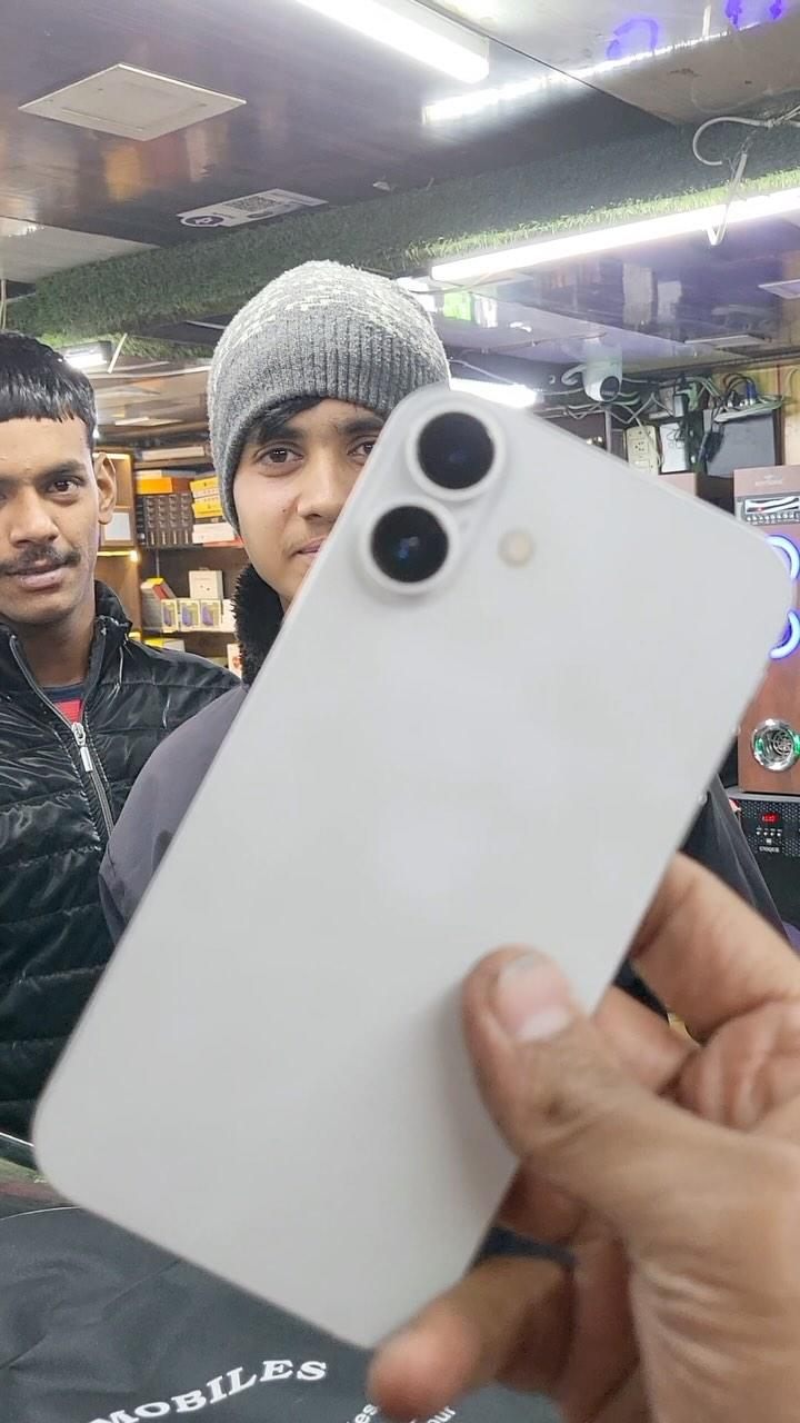 iPhone XR (iPhone 16 converted)❤️‍🔥
For more deals 
Visit :- Radhey mobile 
Jogiyan Pul
Opp English wine shop
Saharanpur
7906254634