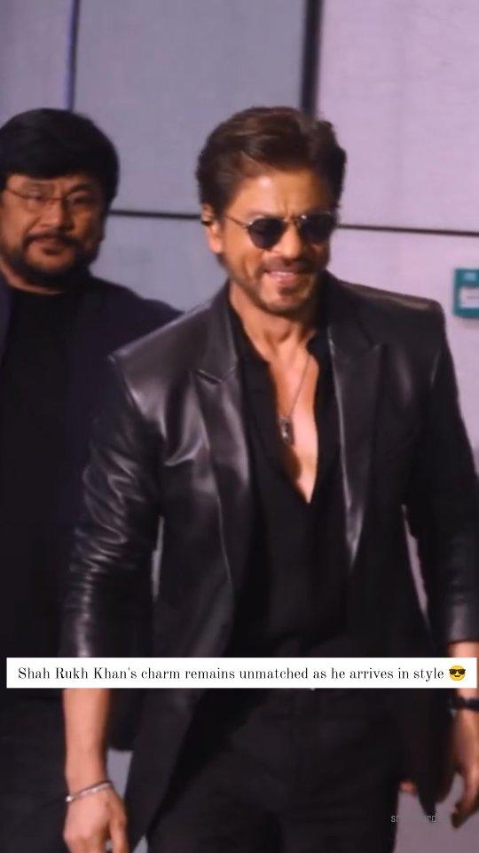 Shah Rukh Khan's charm remains unmatched as he arrives in style ! 😎🔥

#King #ShahRukhKhan #KingKhan #SRK #Pathaan

This video belongs to its respective owner
I do not claim any copyright
It is used solely for entertainment/ educational purposes