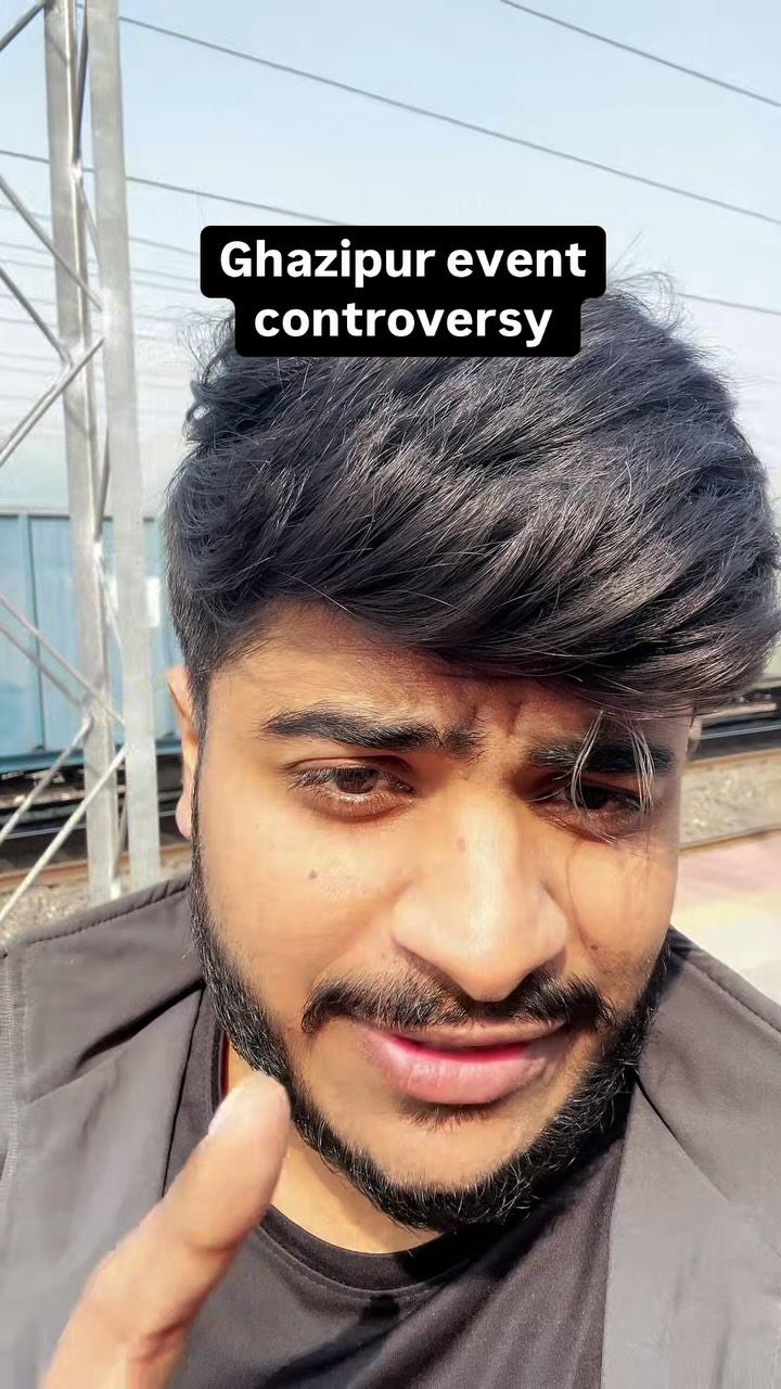 Ghazipur event controversy 😬
vidyapandit24__ singer_ankitlalyadav 

Follow for more:- the_apache_guy3883