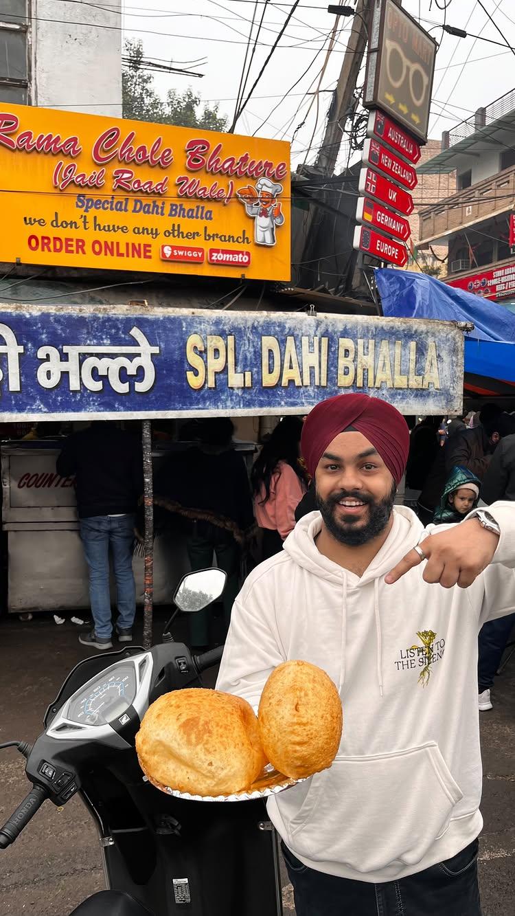 Virat Kohli ke favourite Chole bhature only at Rama Chole Bhature Jail road

📍Rama Chole Bhature Jail Road, Tilak Nagar Metro Station 

Timings: 7:00Am to 6:00PM

Follow mrsabbysingh