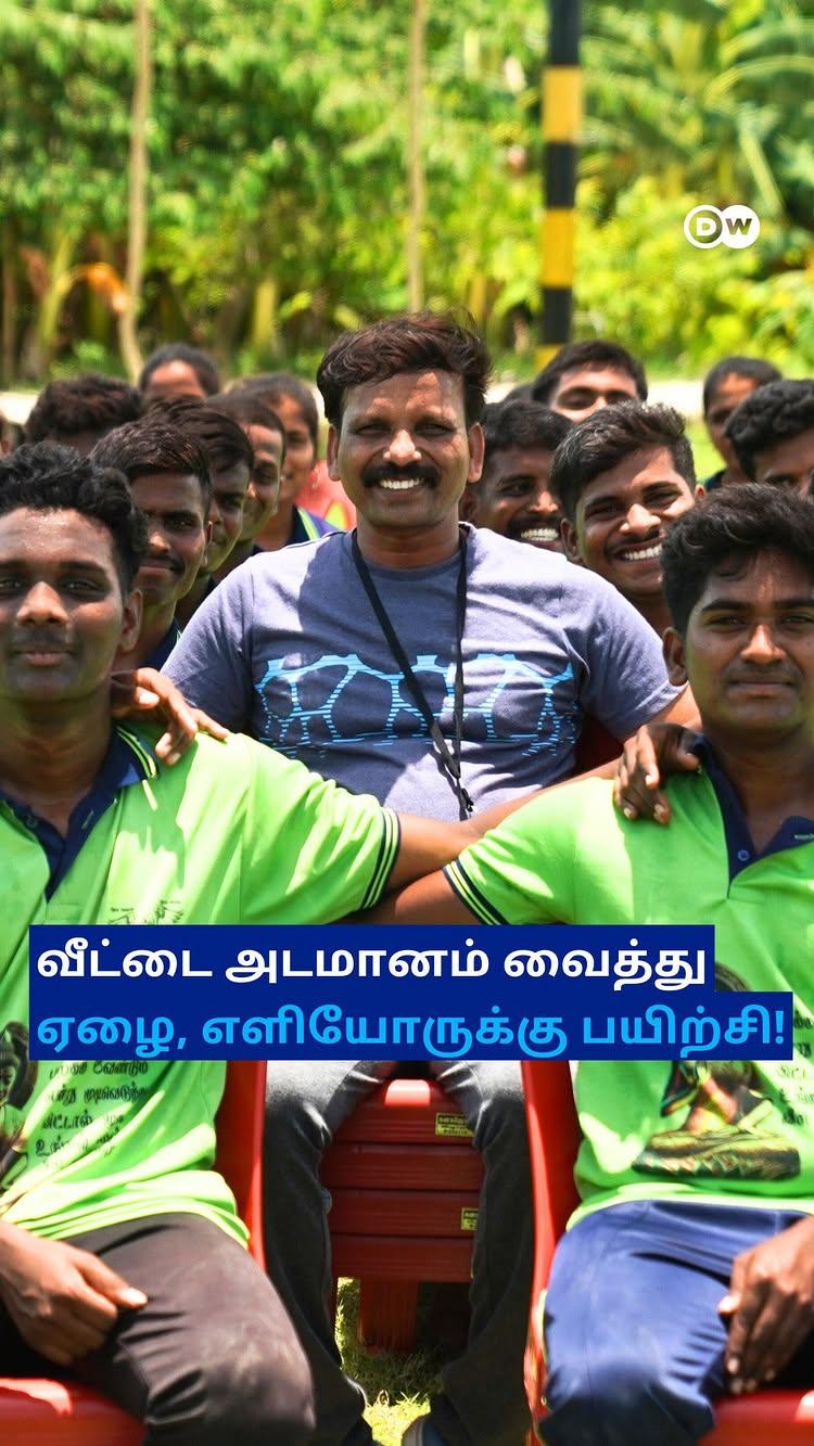 “வீட்டை அடமானம் வைச்சுட்டேன்” - அரசு அதிகாரிகளை உருவாக்கும் ஒரு Police Constable!

விழுப்புரம் மாவட்டம் கப்பூர் கிராமத்தை சேர்ந்த காவல்துறை பணியாளர் சிவராஜ், கடந்த 12 ஆண்டுகளாக ஏழை, எளிய மாணவர்களுக்கு இலவசமாக அரசுப் போட்டித் தேர்வுகளுக்கு பயிற்சி அளித்து வருகிறார்
சமூகத்தில் மிகவும் பின்தங்கிய பிரிவை சேர்ந்த 400க்கும் மேற்பட்டோரை அரசு அதிகாரிகளாக மாற்றியுள்ளார்