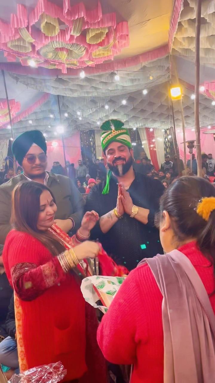 ਜੈ ਸਾਈਆਂ ਦੀਂ ਜੀਂ 🙏🏻❤️

#devajasswinderji #tranding #liker #maadurga #instagram #matarani👣 #maa #newreel #punjab #jalandhar #gurumaa #toptags #qawali #saiji #mela #qawalinight🎶 #murshad❤️ chahat_jewelery_store