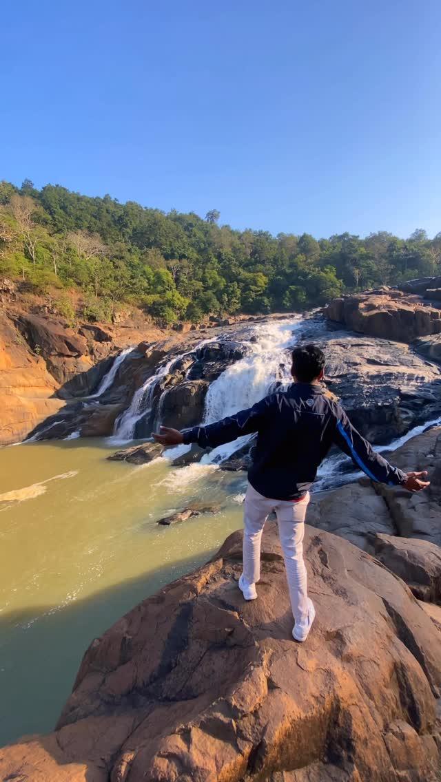 Putudi waterfall
One of the best places to visit in phulbani
It's really an exotic location with serene and breathtaking views
the waterfall is just amazing
if you love❤️
Putudi waterfall is located 18 km
Distance from Phulbani
It is a place of natural beauty and one of the best tourist place in kandhamal