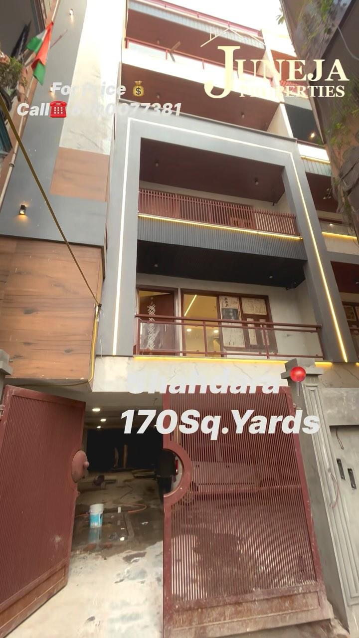 Details Below 👇 
Call/Whatsapp For Price ☎️8700077381
Size-170sq Yards🏠
Location-Shahdara📍
Near Main Market✨
Lift✅
Car Parking✅
MCD Approved ✅