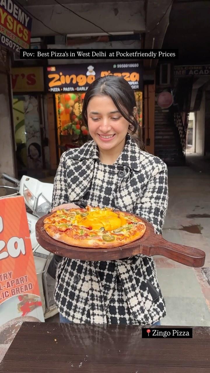 Tried delicious Volcano 🌋 pizza 🍕 , Turkish Pizza 🍕 also cheesiest garlic bread 🥖 

#pizza #garlicbread #cheesiestpizza #westdelhi #volcanopizza #trendingreels #reelsinstagram #reelsvideo 

Pizza, volcano pizza, cheeseburst pizza, cheesiest pizza, west delhi