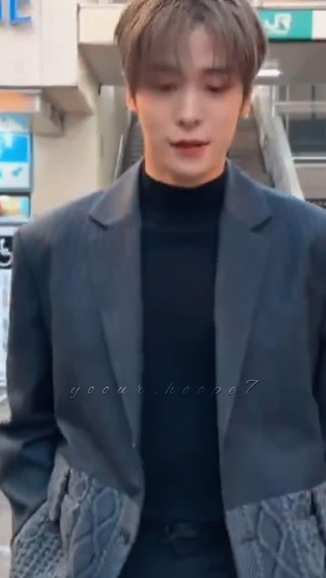 Yunho 🤍
•
•
•
Я не дышу, когда он в водолазке 😮‍💨🫠
•
•
•
tags: