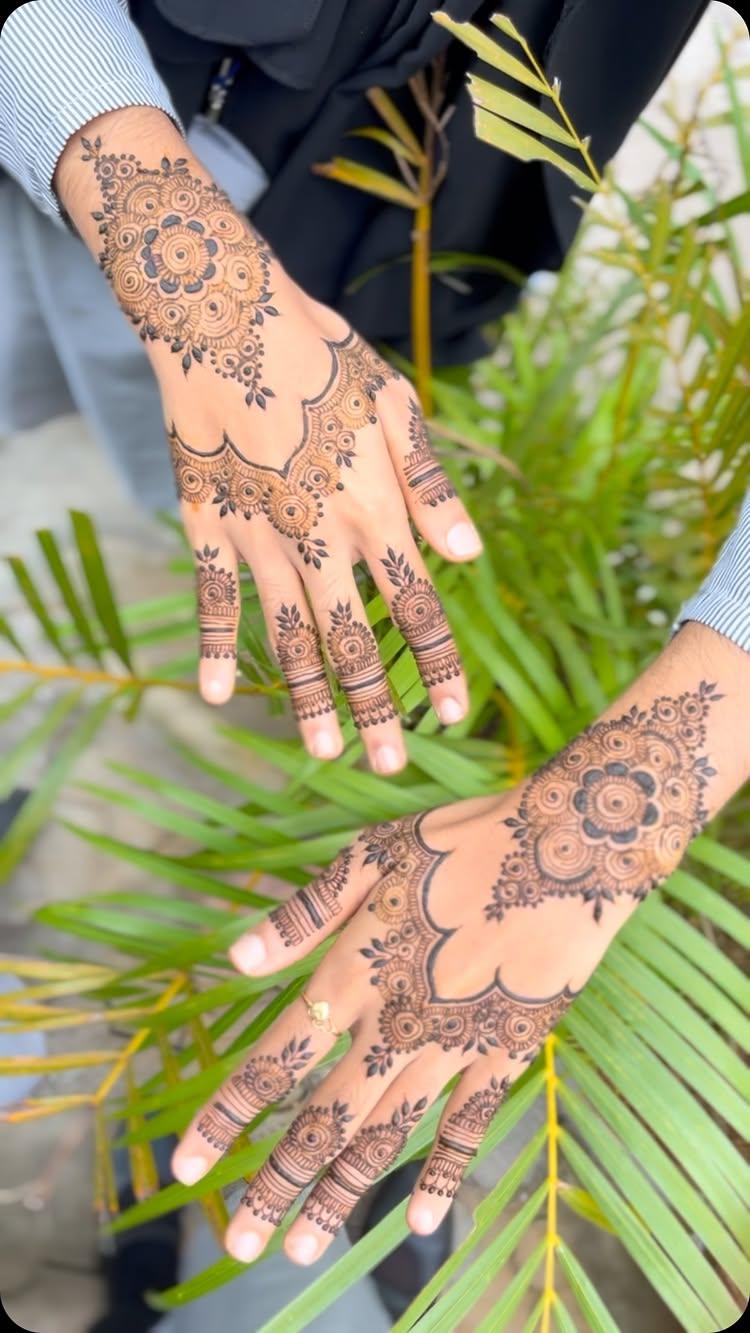 Party henna🌺🌼🍃🌹🍂🖤🌸

Organic henna cones🍃
DM for orders📩

Nail cones🍂
Wudhu friendly🌟
Halal🤍🍃