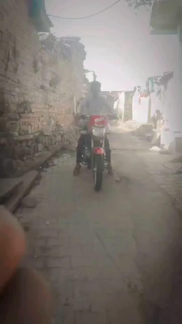 मोटरसाइकिल लहर चारों पीछे-पीछे आवे छे🏍️🏍️
#trending #viralreels #sawriyasarkar #follow #viral #reels #newreel #edit #newreel #video #comment #like #viratkohli #fitnessmotivation #jhalawar #playstation #viralvideos 🦍🌏⚡💫