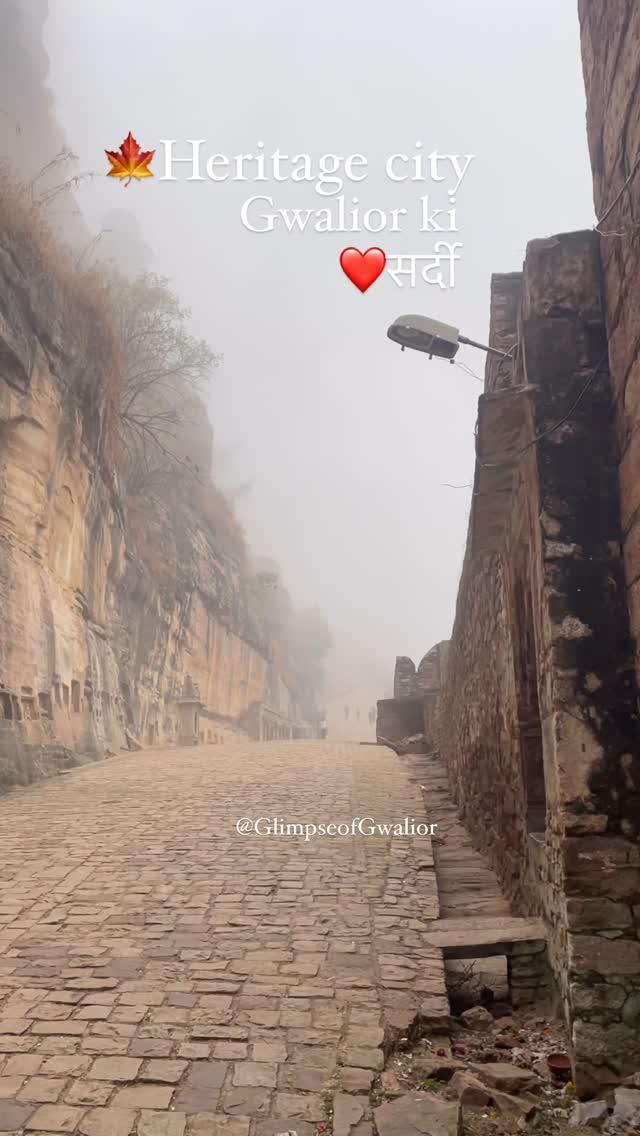 🍁 Historical Heritage city Our beautiful Gwalior The Heart ❤️ of Central India 🇮🇳 Glimpses of Gwalior city in winter days ❤️ 

mptourism 

glimpse_of_gwalior