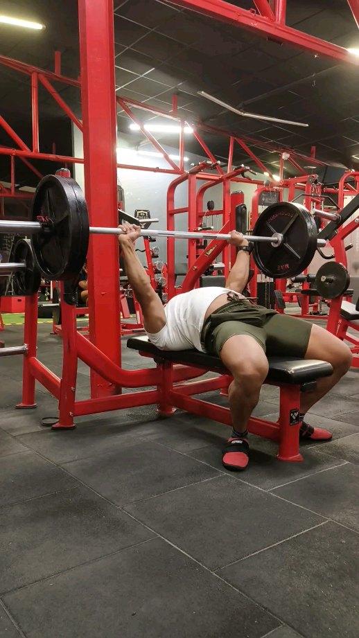 Pause bench press =100kg×5rep×3sets
DM for workout and nutrition plan
Freelance training#online workouts
#Fitness coach # powerlifter#strong Aman #benchpress#deadlift#squat#powerlifting #rawpowerlifting #classicpowerlifting  #mumbai#mumbaisuburban#amanbhoumik#indianpowerlifting#IPfederation#maharashtra State benchpress