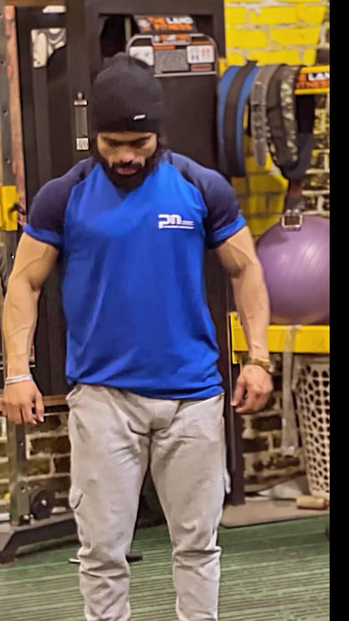 जब अकेला चलने लगा तो समझ आया,
में किसी से कम नहीं
fitness_factor_gym_adilkhan 
shredded_adil