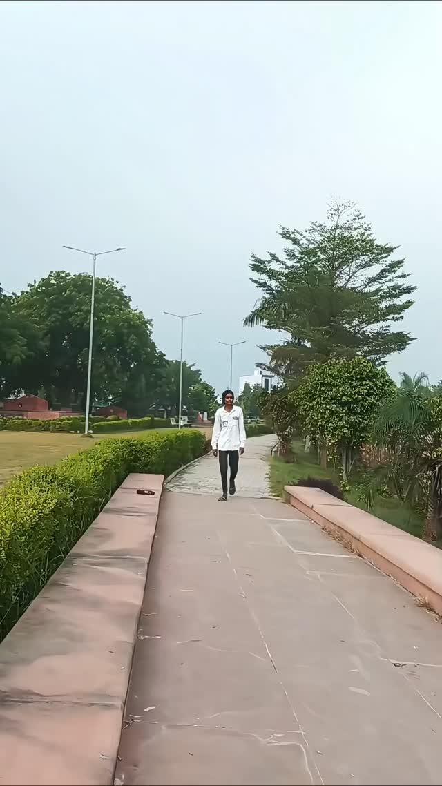 तु जुटी तारी mahobaat जुटी❤️😂

rdx__ravi_____