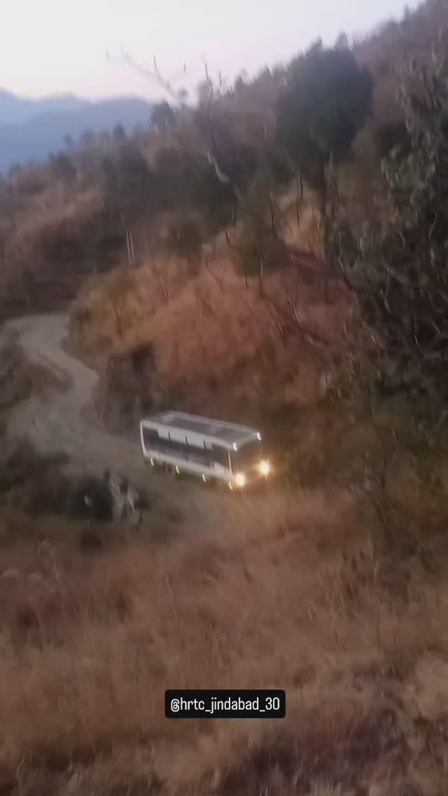 Hrtc Karsog ❤🚩 #hrtcjindabad #prtc #trending #karsog #himachalroadways 

hrtc_rocks_himalyan_routes_full_on_danger_still_chilling😍✌️🚌🚌🚌 solan