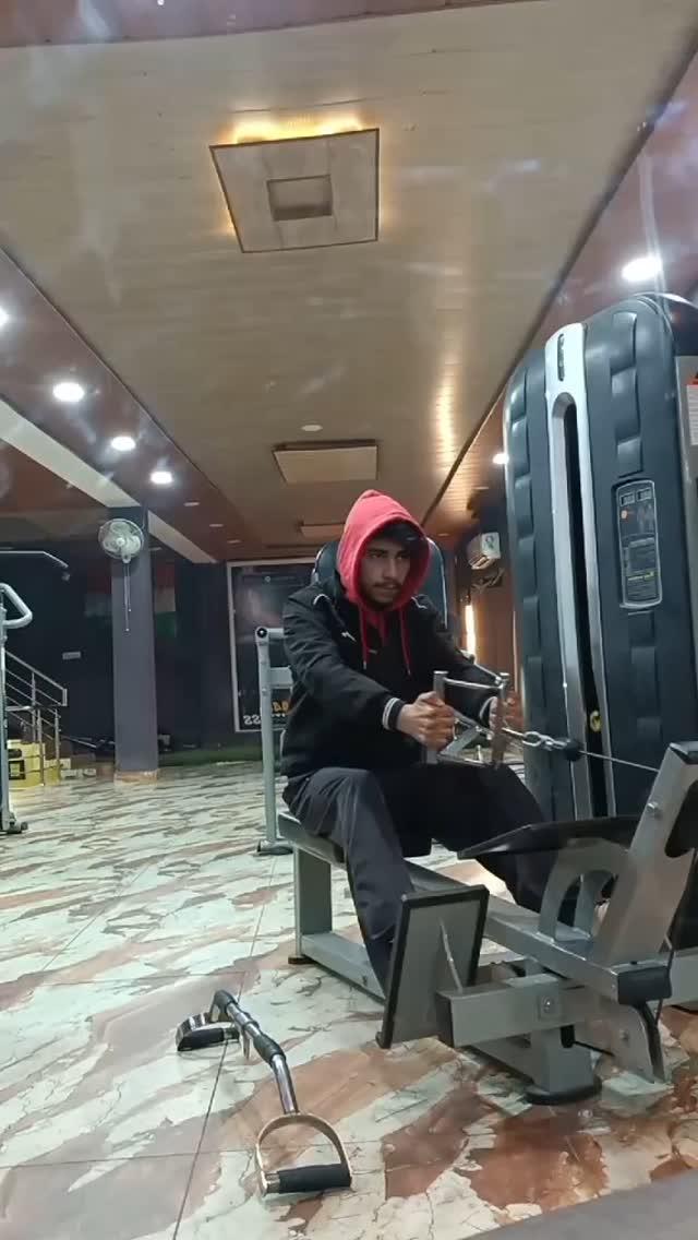 Back day 😀💪🏻 

#trending #instagram #explore #viral #discipline #explorepage #motivation #viralvideos #motivation #hits #fashion #design#gym#fit #jammu #jammuandkashmir #udhampur #reasi #katra #ponch #jammu #delhi #india #gym hits