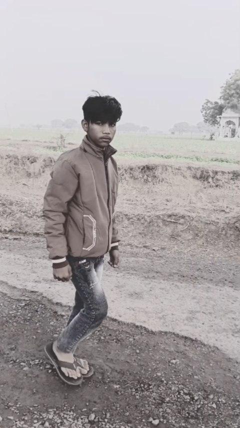 मोबाइल📱से पैसे कैसे कमाय 😂🤣
official_kuldeep_7048 official_saurabh_7048 king_of_orai_099 its_your___deepu_ _unique_boy_satyam__