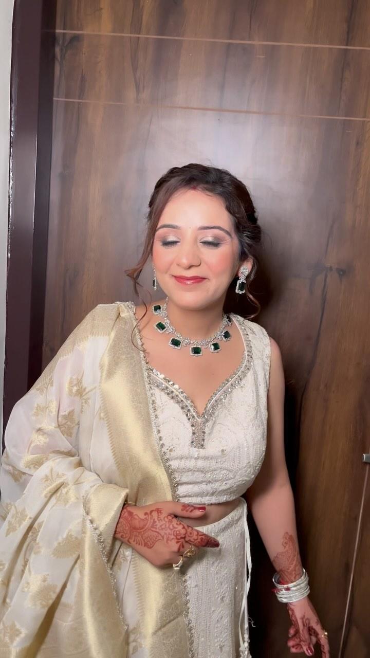 Endless and beautiful love❤️ #motherdaughterlove 

Makeup- makeupbysangeet 

Bookings for glamorous makeover in 2025 is open!!
Get in touch at 7986572672 to book your flawless makeover slot with Sangeet!