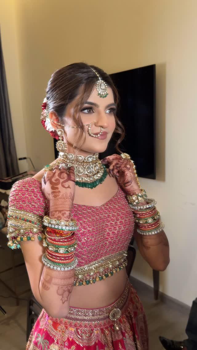 When the make up, jewellery, and taruntahiliani couture align to create bridal magic ♥️

Bride saanchidalmia 
Makeup makeupbyrheanagpal 
Hair hairbyanishanagpal 
Events kycevents