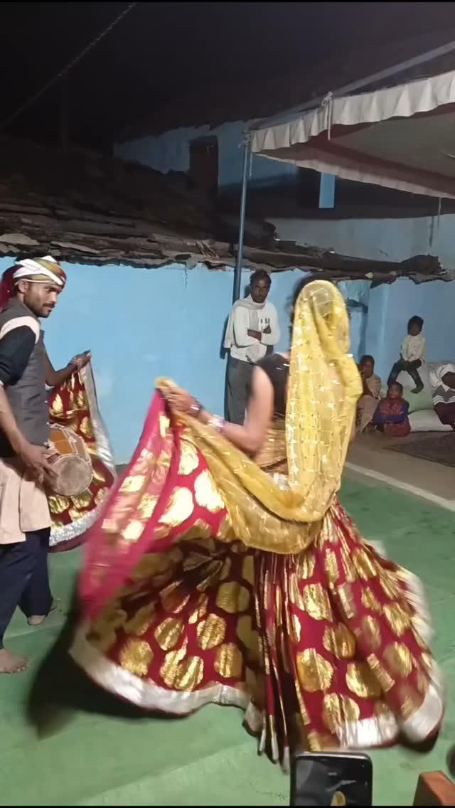 भारी तो नचे रे 🥰🥰#trending #trending #instagram #viral #bundelkhand #mp #bundeli #instagood #lalitpur #dancer #explore #bundelirai #rai #desi #dholak #view #views #people #look #likesforlike #sagar bundeli_rai_dhamal_m.p37