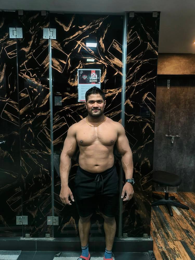 Some pose 
DM for workout and nutrition plan
Freelance training#online workouts
#Fitness coach # powerlifter#strong Aman #benchpress#deadlift#squat#powerlifting #rawpowerlifting #classicpowerlifting  #mumbai#mumbaisuburban#amanbhoumik#indianpowerlifting#IPfederation#maharashtra State benchpress