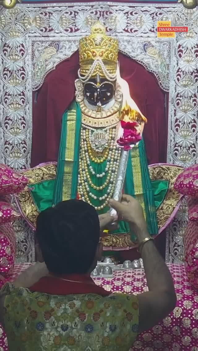 *राजाधिराज द्वारकाधीश जी के शयन आरती दर्शन🙏*
श्री द्वारकाधीश मंदिर द्वारका,गुजरात
दिनांक :- 08/01/2025 बुधवार