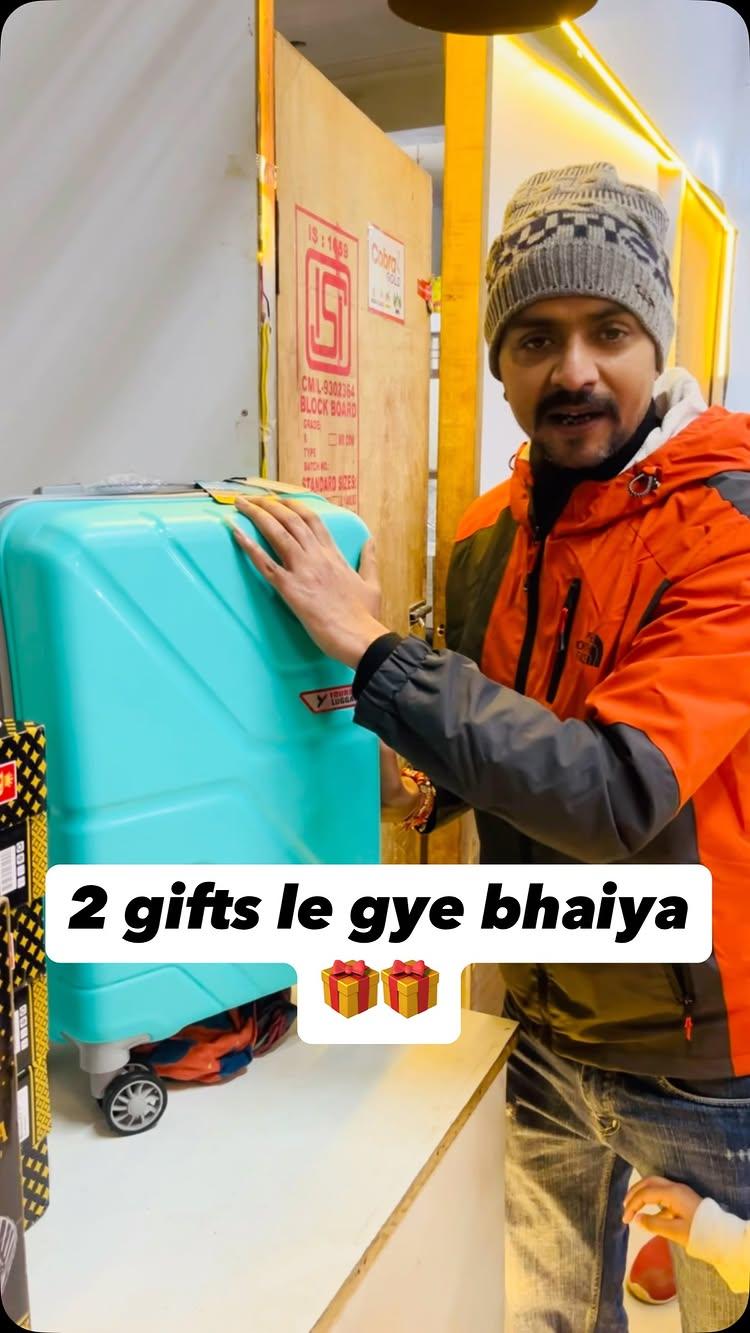 2 gifts le gye bhaiya 🎁🎁