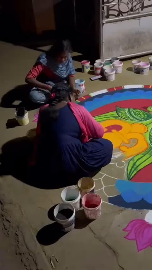 Today’s Kolam❣️

Inspired from karaikudi_mehandi_artist_maha