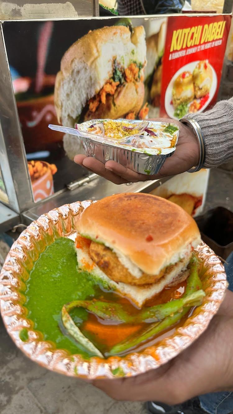 Wow Vada Pav … The unexplored cart 😋

Follow rohtakfoodblogger for Mast Mast Food 🥘 

📍 Outside - D park Food cart wala plot -  In front of Whirly