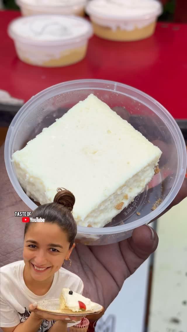 Alia Bhatt Favourite Cheese Cake is now in Vizag 😋
Vizag Best Street Cheese Cakes Cart - Delight Den 🤩
Location: Opp: The Park Hotel, Beach Road, Vizag 
Rating: 10/10 😍

Do Follow: tasteofflavours2022