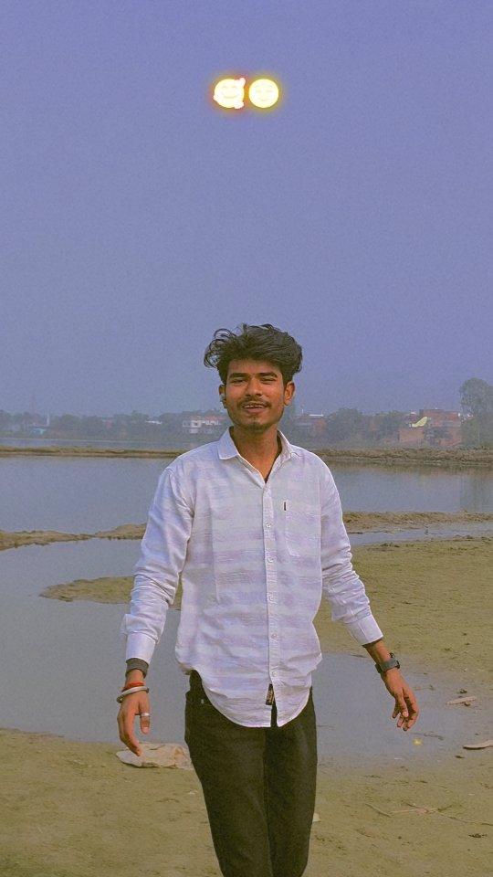 Ladki Hai Ki Hoor Hai❤️🥰😍😄

Shoot By - 📸

rajgupta #the_rajgupta_95 #rajgupta0012 #viral #oldisgold✨ #hindisongs #bollywoodsongs #instadaily #kolkata #up45wale❤️ #ambedkarnagar #90sfashion #90svintage #90sstyle #hindisongs🎤🎵🎺🎻🎷🎹🎸🎶 #expression #expressionking #reelitfeelit #reeltime #reelkarofeelkaro #explorepage #explore #trending
View all 55 comments