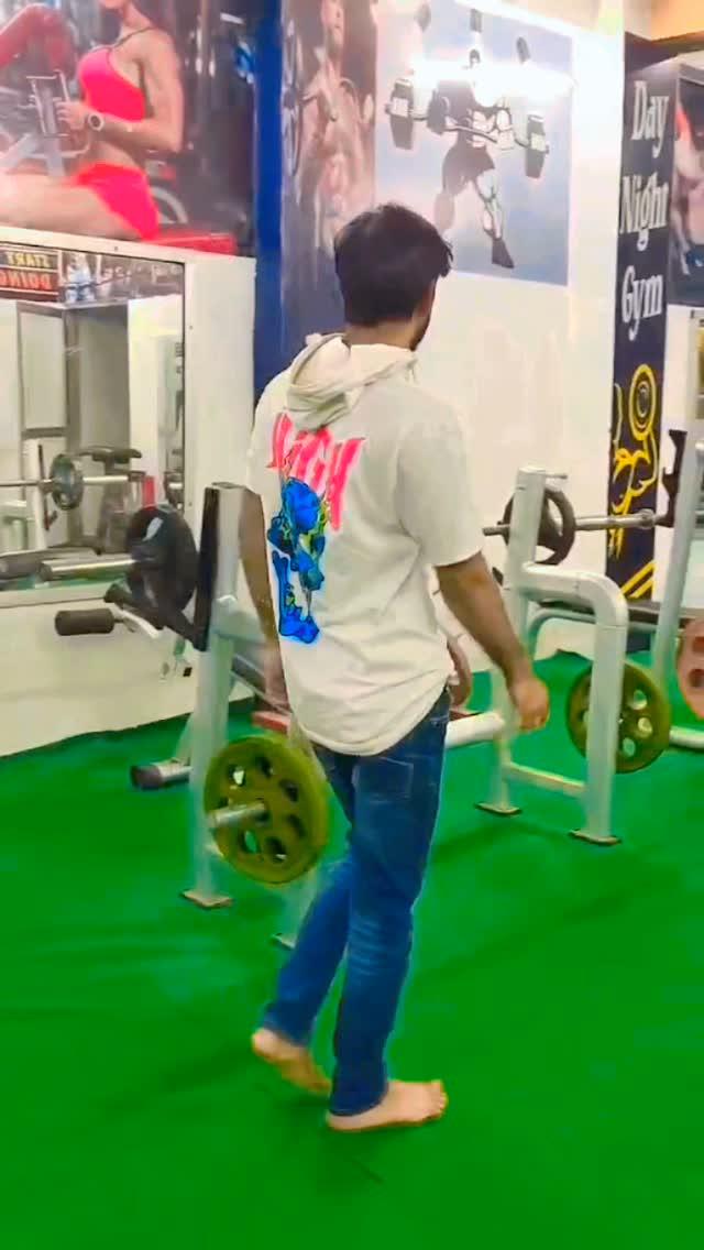 Kab aa rhe ho Gym 
instagram #viralvideo 
#reels #dausa #trendingreels 
#lifestyle #2025 #gymmotivation 
#gym #bishapeworkout ❤️‍🩹💯