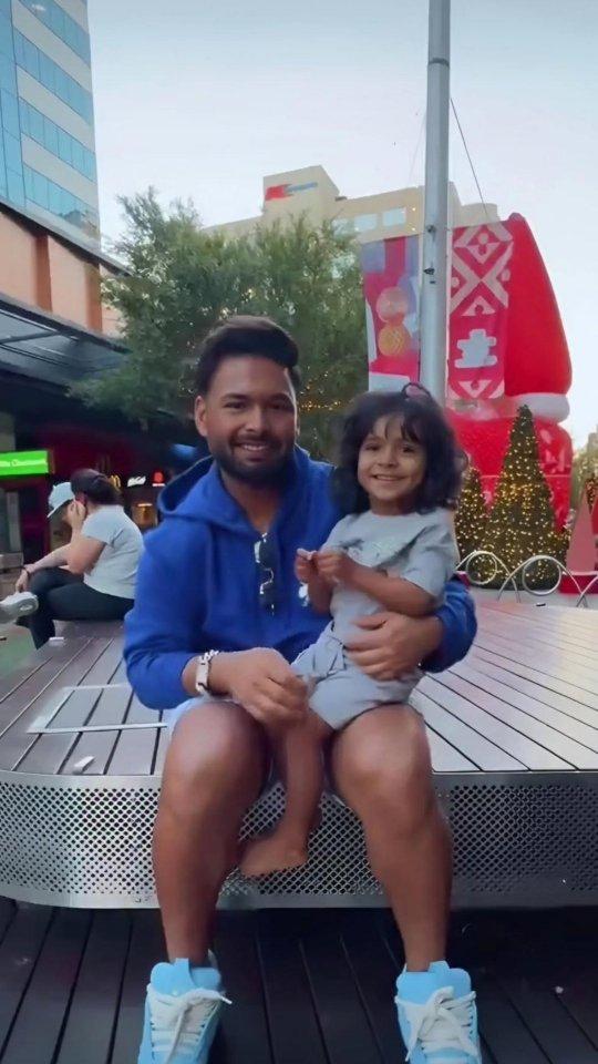 < Ivaru tha Reason !! 🌍💗rishabpant 

________________
💙

Follow us more videos 😇 cool_rishabh_pant 

Hashtags

#viratkohli #viralreels #trendingreels #instagram #instagramreels #kingkohli #