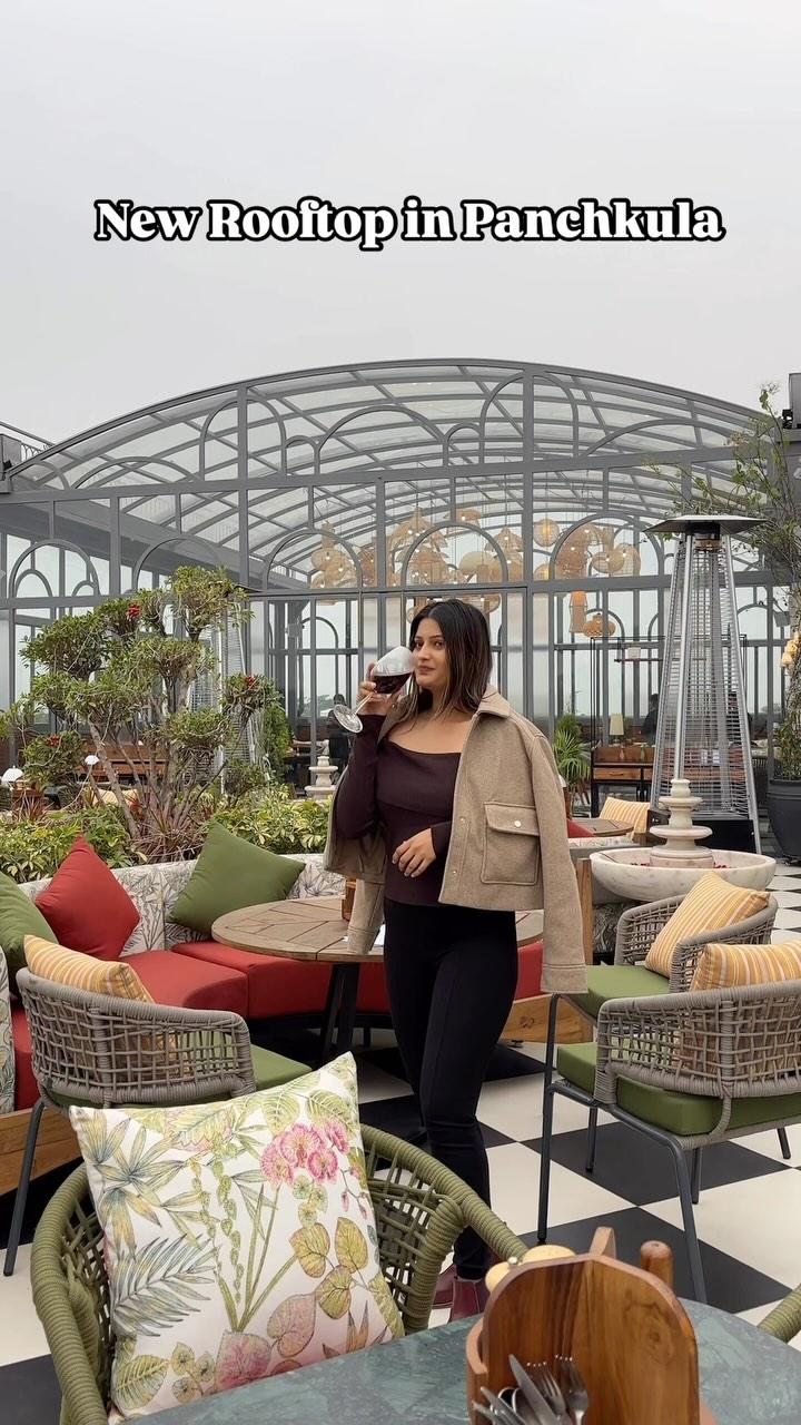 Newly Open Beautiful Rooftop in Panchkula 

✅Most Pretty 
✅Prefect For Family Gatherings 
✅Glasshouse indoor seating
✅Heaters 
✅Amazing Cocktails 
✅delicious food 

📍Alfresco , Peninsula sector-8 Panchkula