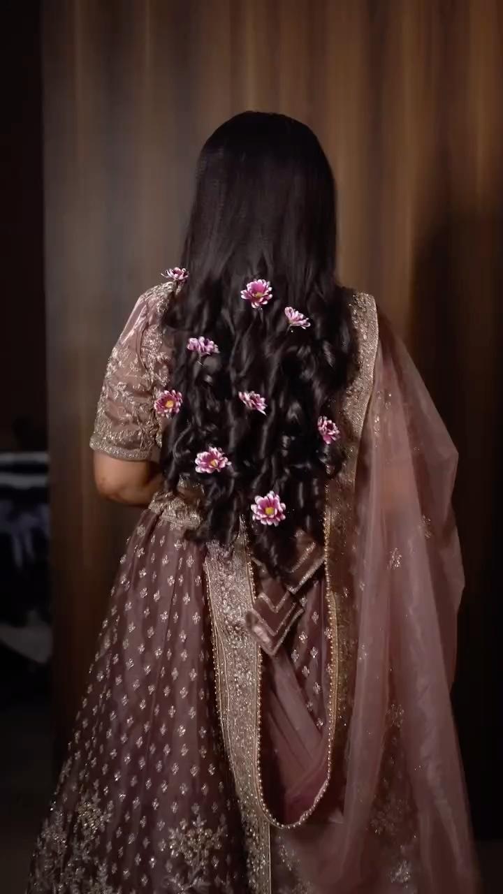 “Engagement beauty and style, check below! 👇”

Makeup theglambyanvita 

Bridal styling style_byanvita 

Video credits kalpanastudiobrh 

“Here’s how we styled this gorgeous engagement bride nirushaaaa to keep it classy yet impactful:

✨ No neckpiece, no problem!
We skipped the neckpiece to create a chic negative space, letting her stunning face and blingy lehenga take center stage
Earrings that do the talking!
Statement earrings added just the right touch of elegance without overdoing it
The power of the dupatta!
An elongated dupatta was styled to add height and grace, perfect for her petite frame
Styling is all about enhancing YOU! 💖

💌 DM to book your one-on-one styling session
📌 Follow for more tips to slay your bridal look!”

[Makeup, Airbrush Makeup, Sangeeta Makeup, Trending, Engagement Makeup, Makeup artist, Trending Makeup,Reception makeup ,Wedding stylist,personal stylist]